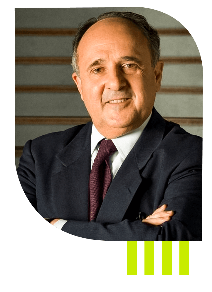 Cristovam BuarqueO ex-ministro da educação,  ex-senador da república  e criador do Bolsa-Escola.